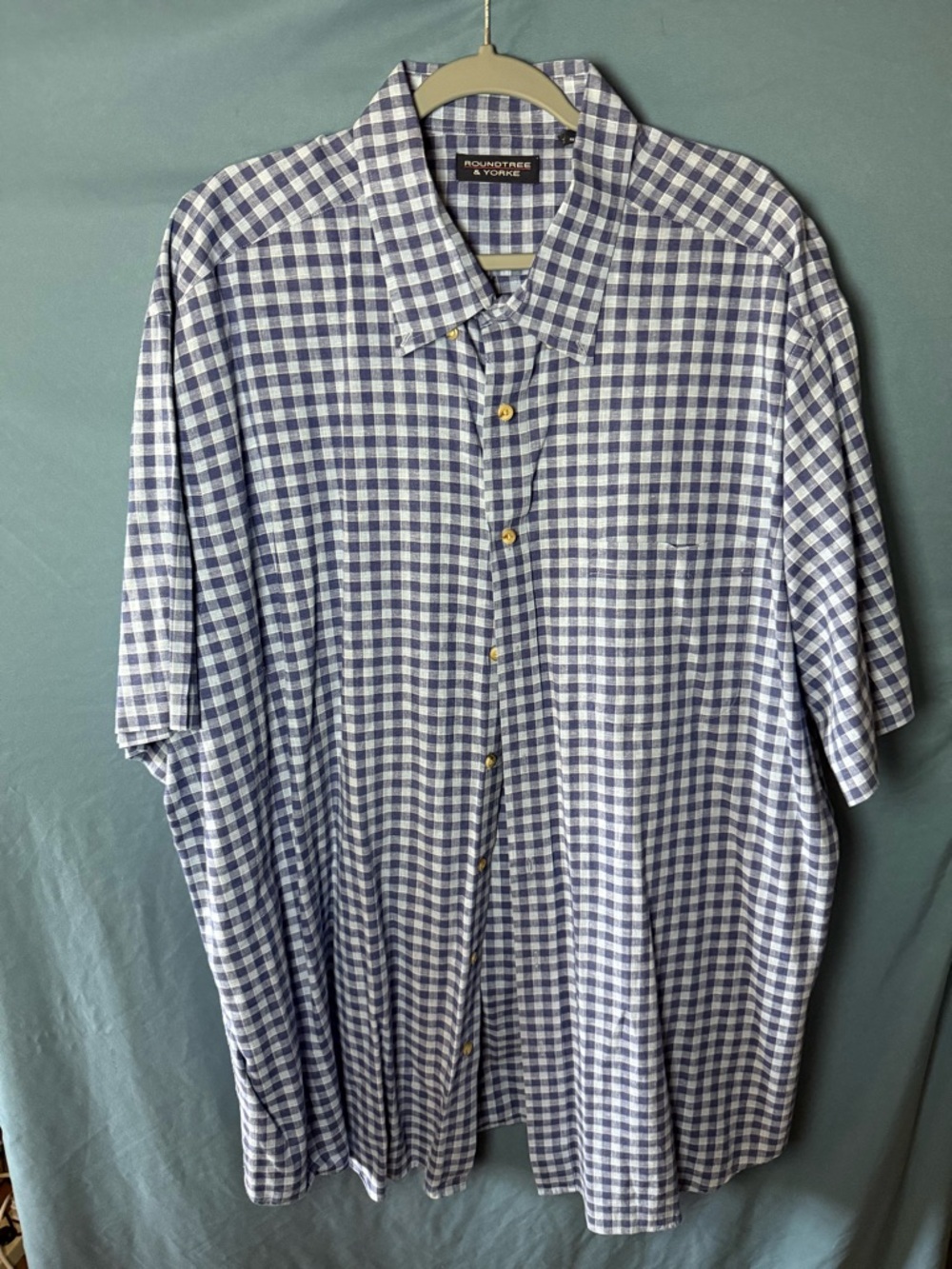 Roundtree & Yorke Men's Navy and White Gingham Short-Sleeve Button-Down Shirt